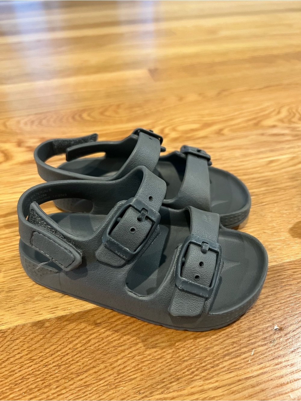 The Children's Place Dark Gray Adjustable Buckle Sandals